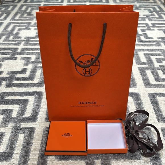 Hermes shopping tote, small gift box, and ribbon bundle - Picture 2 of 5